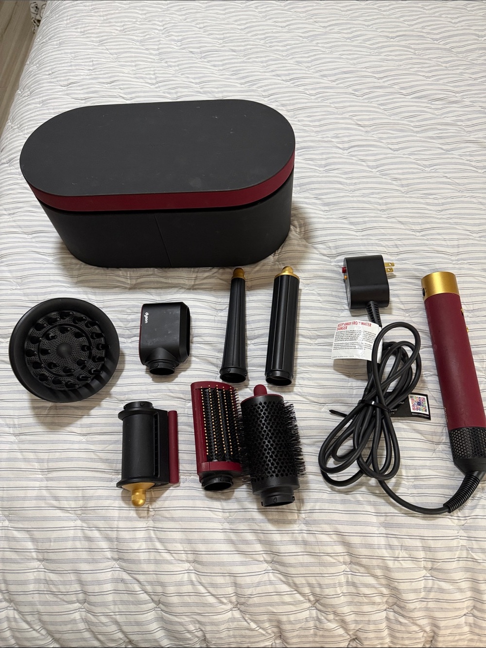 Dyson Airwrap i.d. Straight+Wavy Special Edition + Wave Curl Diffuser